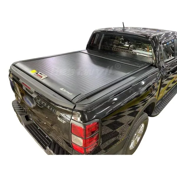 Waterproof manual truck bed cover