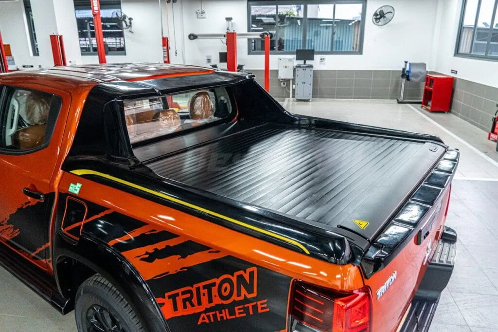 Electric truck bed cover for Mitsubishi Triton