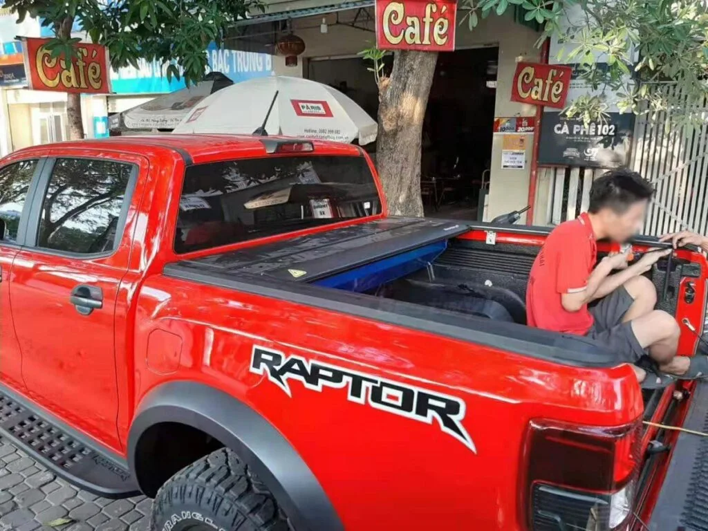 OEM tonneau cover for Ford