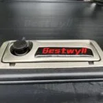 Locking mechanism for Aluminum roller lid