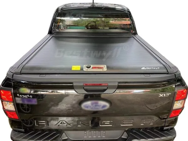 Waterproof manual truck bed cover