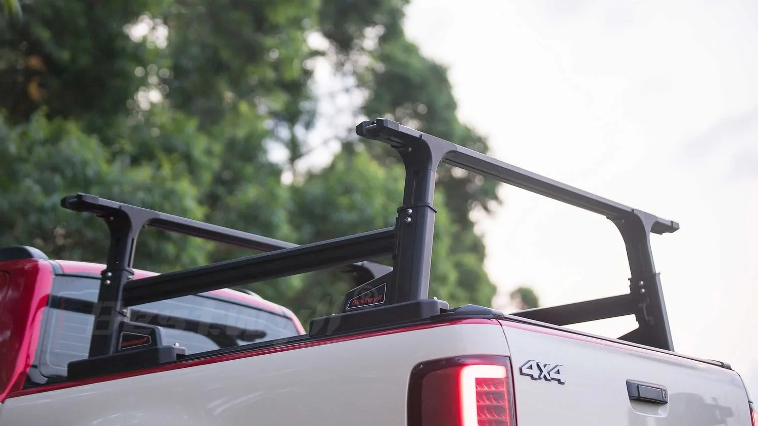 Adjustable aluminum truck rack