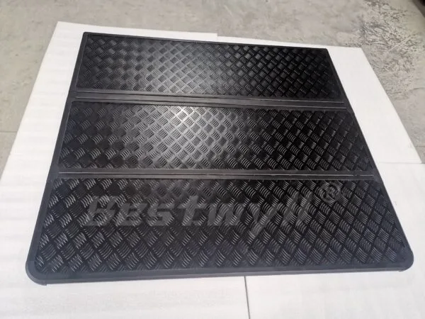 Hard tri-fold tonneau cover for pickup truck