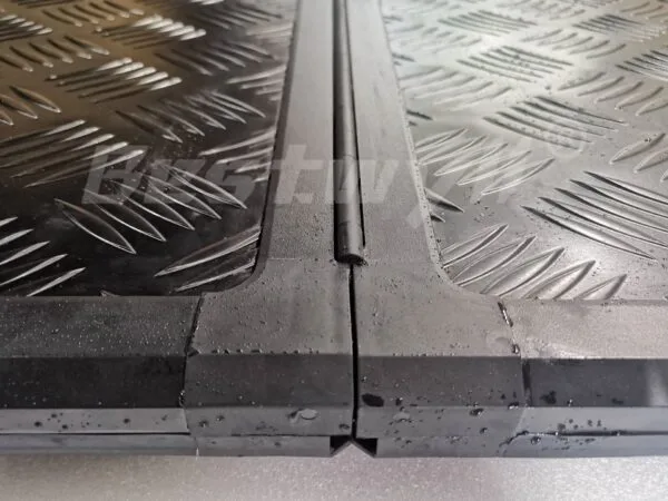 Hard tri-fold tonneau cover for pickup truck