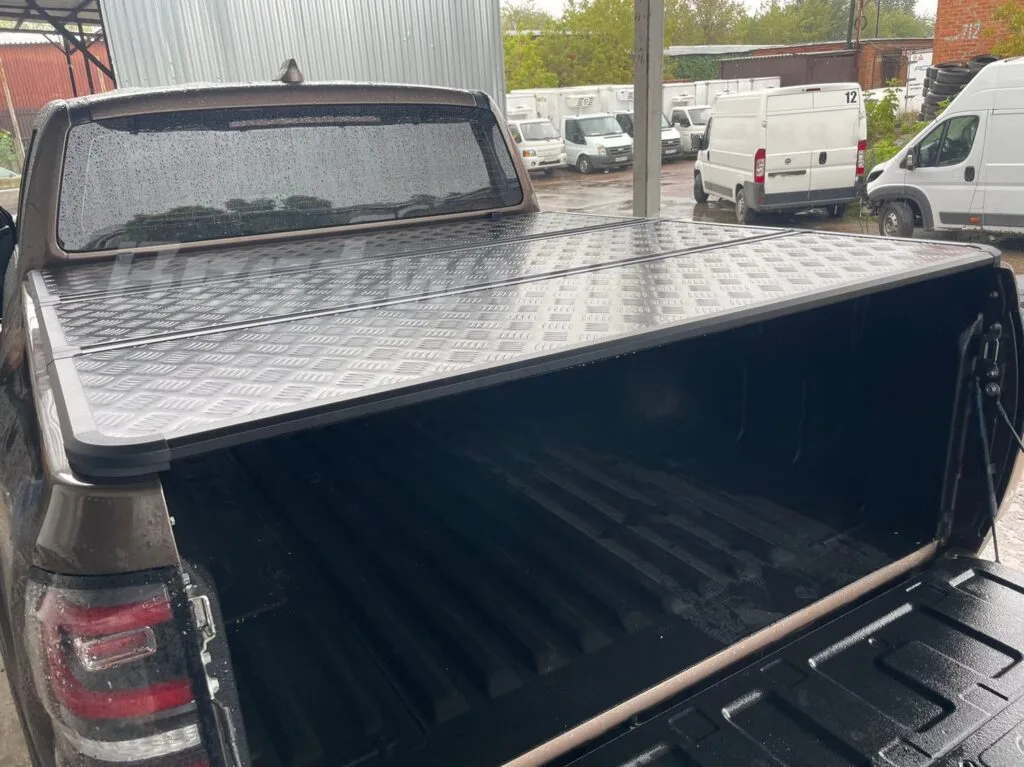 Aluminum folding truck bed cover
