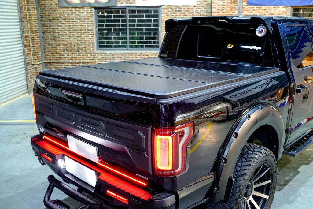 Aluminum folding truck bed cover for Ford Ranger