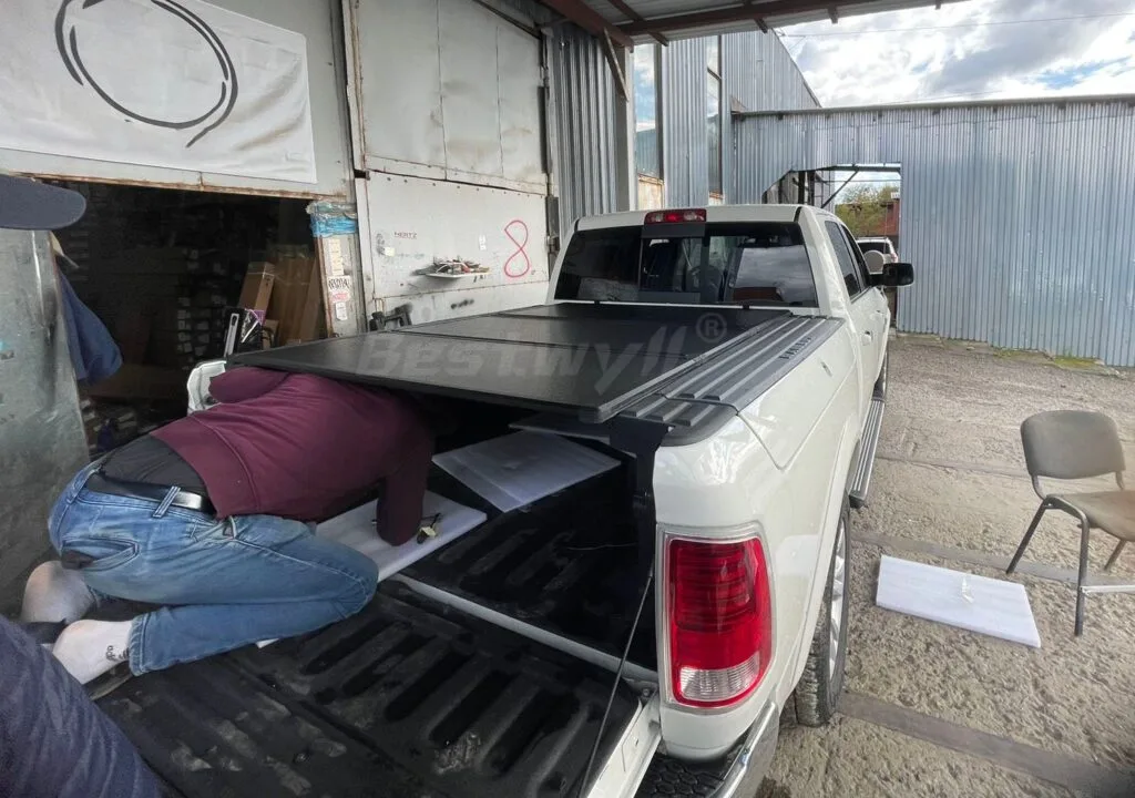 Easy-to-install hard tri-fold cover