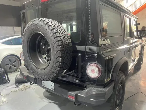 Retractable side step for Ineos Grenadier