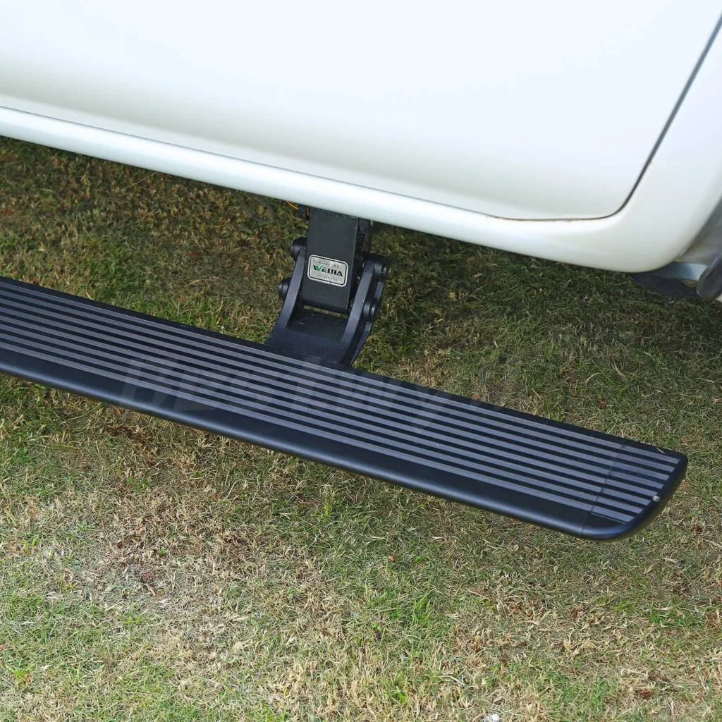 Automatic side steps for Nissan Navara