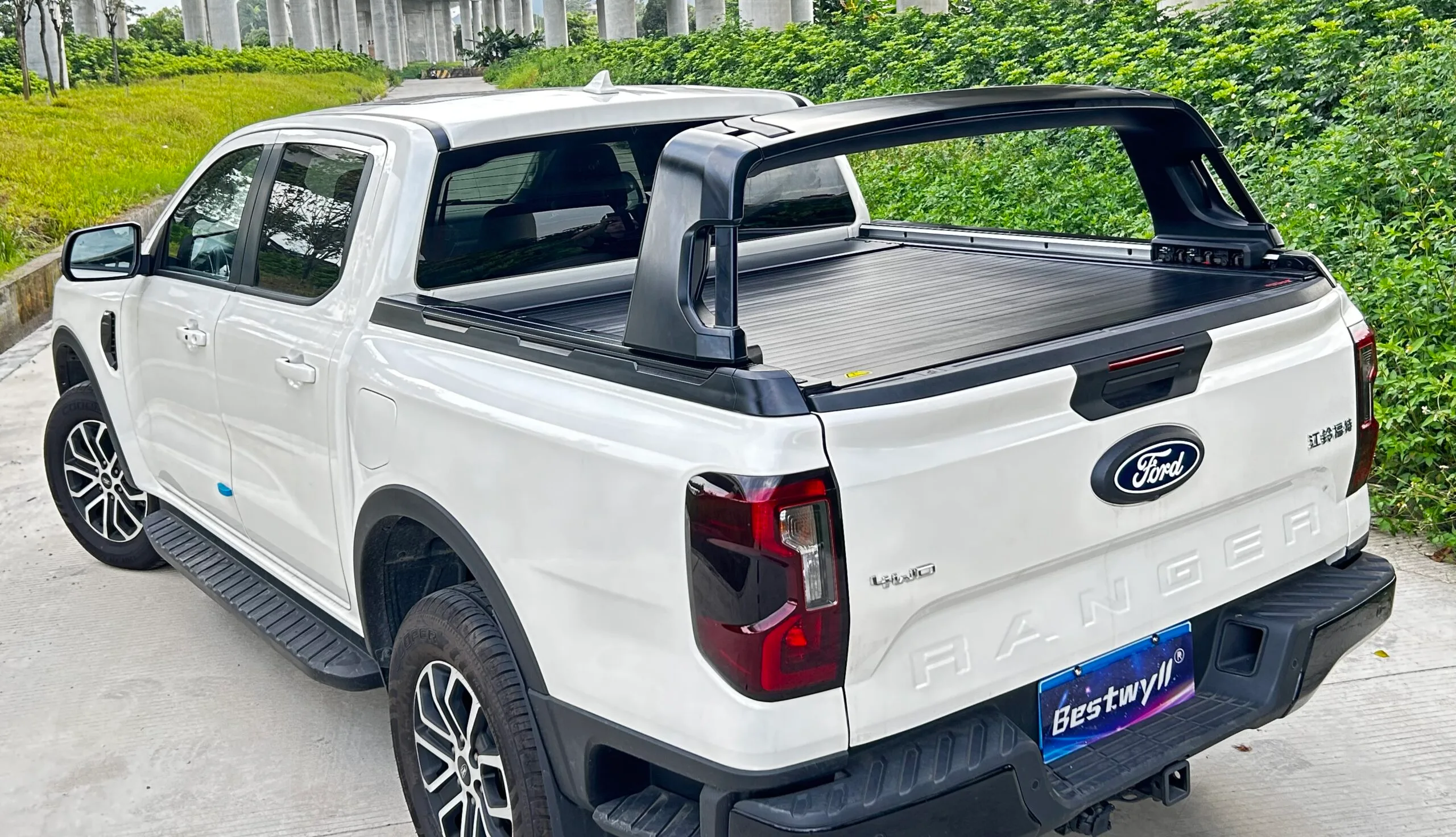 Mobile phone-controlled truck bed cover for Ford Ranger