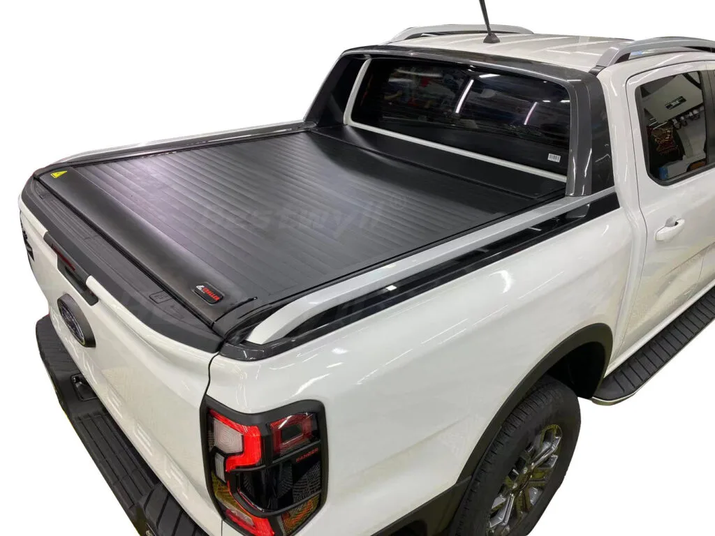 Electric retractable tonneau cover